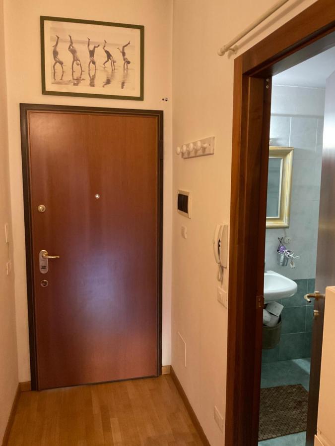 Appartamento Isolab: Monolocale In Zona Isola Milano Esterno foto